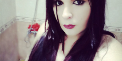 Amanda erevan Soy una chica muy caliente y muy cachonda con muchos deseos