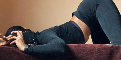 Novinha da regra única magrela de corpo esbelto e desenhado que tira água na boca