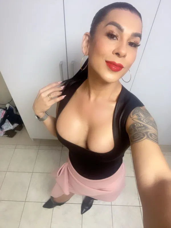 Pleasure In Aruba Escorts Avatar Bg
