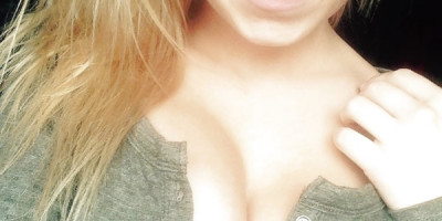 Blonde super coquine Je suis Emma jeune femme distinguée et charmante pour vous