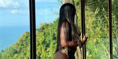 Yire negra caribeña con un buen fisico amante descomplicada bien cariñ