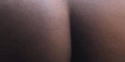 Gros seins et fesses disponible à Kinshasa