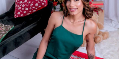 Je m'appelle Cynhia. Je suis un trans latine chaude et douée