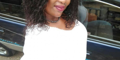 Fille aux gros seins dispo pour partie coquine
