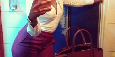 Lolita d'eden escorte agency Une jeune fille élégante et sensuelle attend les invitatio