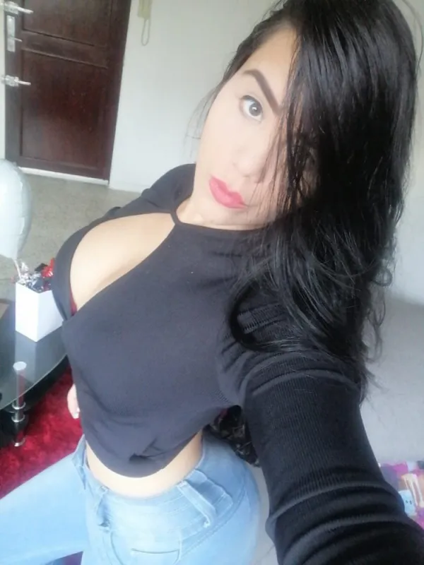 Daniela Avatar Bg