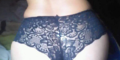 Chica complaciente Pregunte por la promoción del día de hoy ! Ven y disfruta