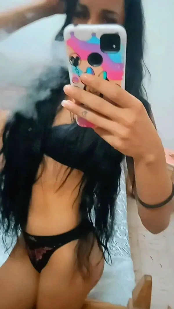 Daniela Avatar Bg