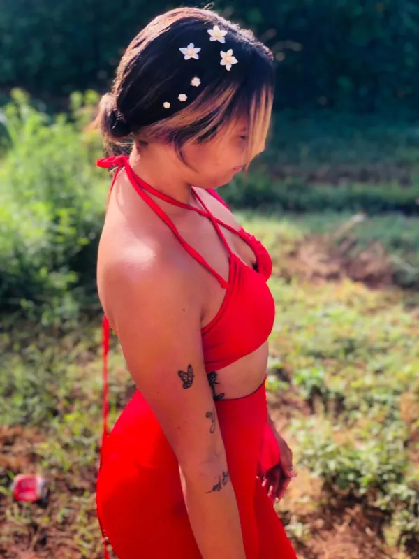 Rubí Avatar Bg
