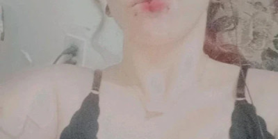 Chica rockera disponible para citas presenciales
