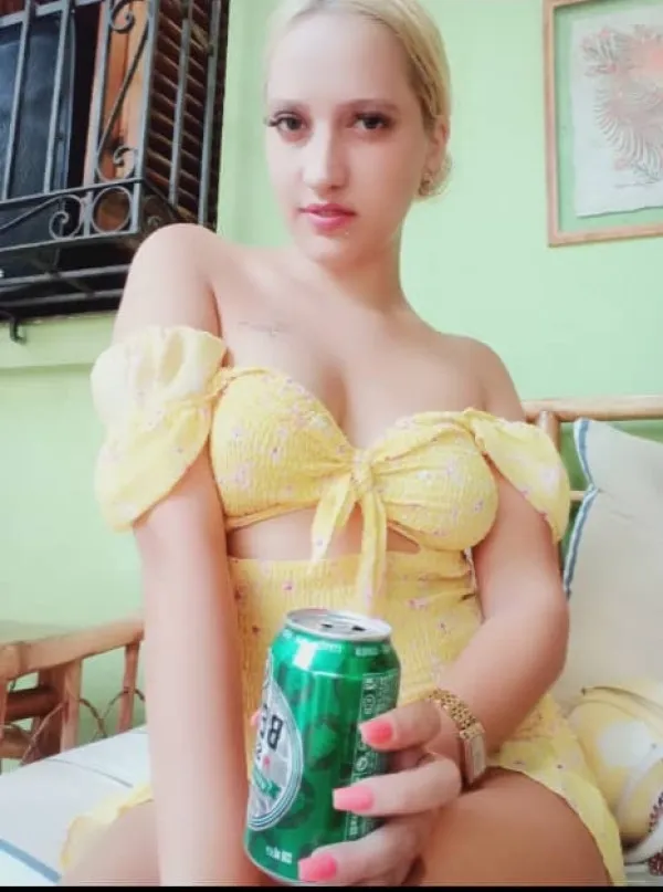 LA RUBIA DE OJOS AZULES Avatar Bg