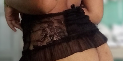 Una mulata linda de buen cuerpo morbosa y muy discreta dispuesta a hacerte sentir el sexo mas rico