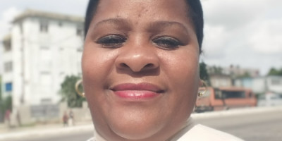 Hola soy una chica que busca la felicidad de cerca y que me Memequiera y de amor que me quiera