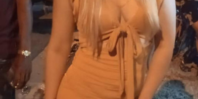 Rubia Carismática Sensual y Complaciente Nueva Modelo disponible de Agencia Placer Sexo y Alcohol