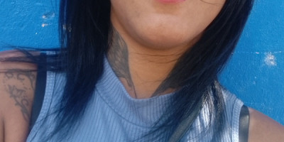Joven disponible solo para citas presenciales