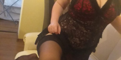 Sexy Brünette Hallo ich bin eine nette Person mit einem Lächeln im Gesic