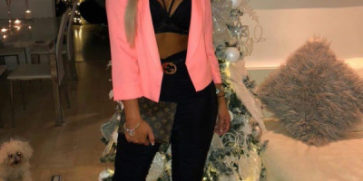 I am Nina a classy feminine and sweet young lady