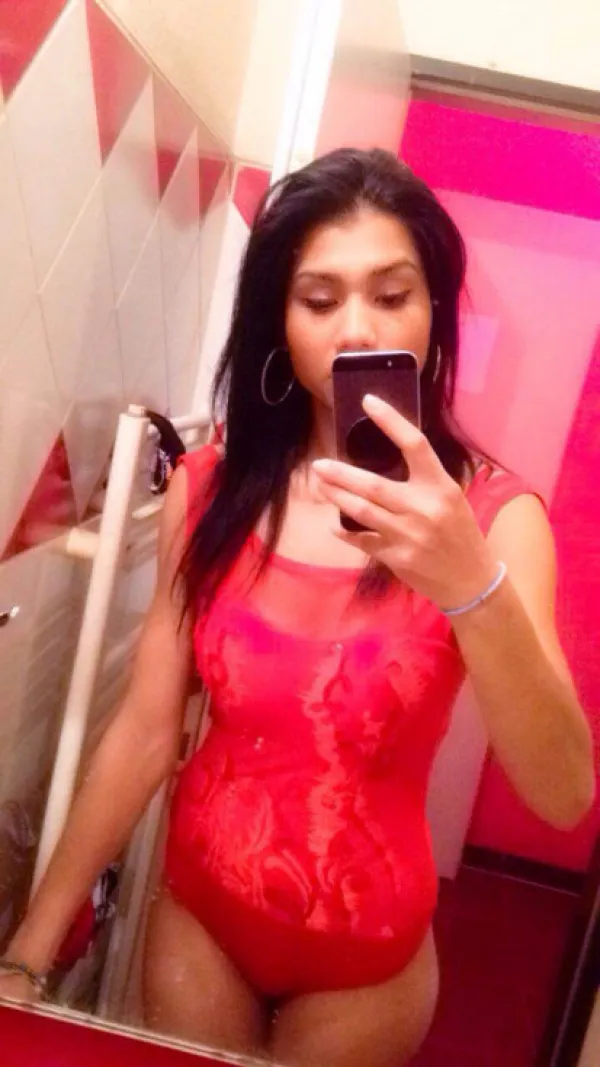 Carla24 Avatar Bg