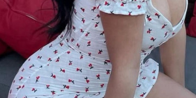 Belle escorte sexy propre cheveux noir qui se déplace sur oran