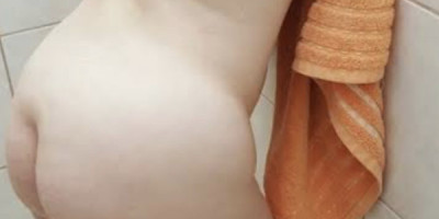Jeune escorte avec des belles formes pratique anal