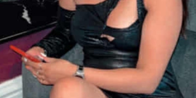 Nouvelles escorte belle femme avec des formes naturelles et jolie visage blanche de peau