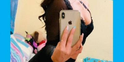 Vanidosa Y Linda Masajista Te Entrega Relax En Un Lugar Confortable