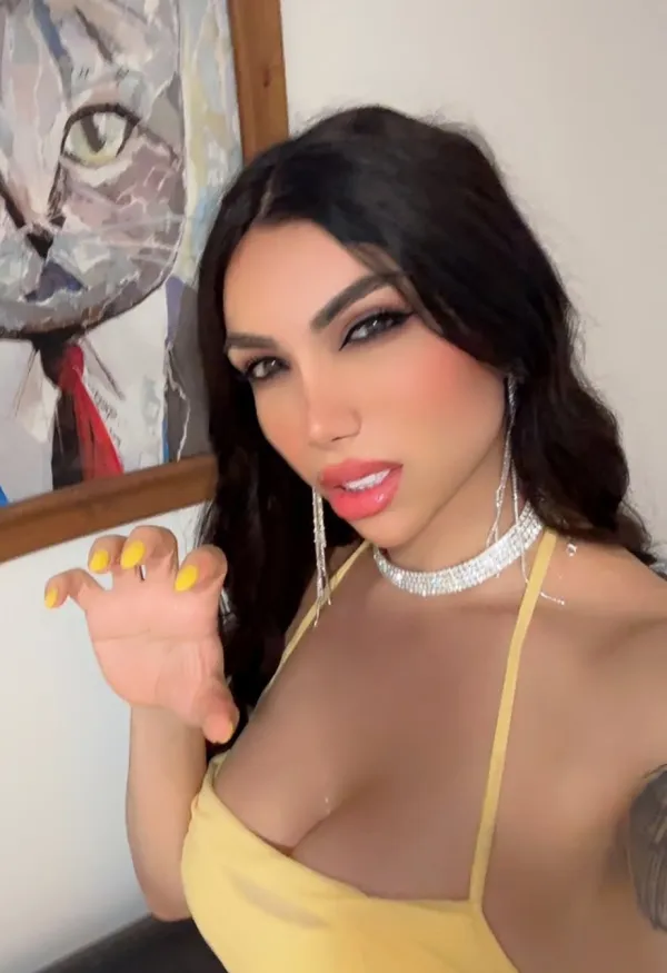 Misstres Maria Avatar Bg