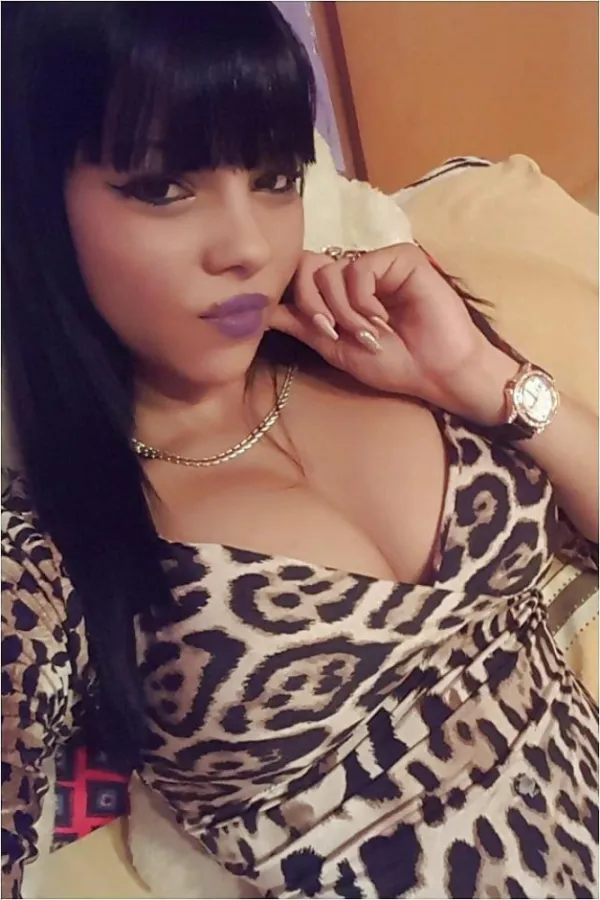 Coralie Avatar Bg