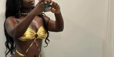 Diosa de ébano encantadora latina culona jovencita