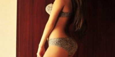 Mona - Edgware Road Escorts Fix the meeting with this Asian Escorts girl Mona for best A