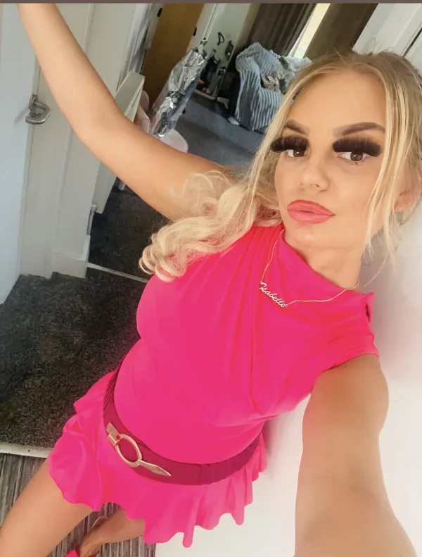BellaClaudia Avatar Bg