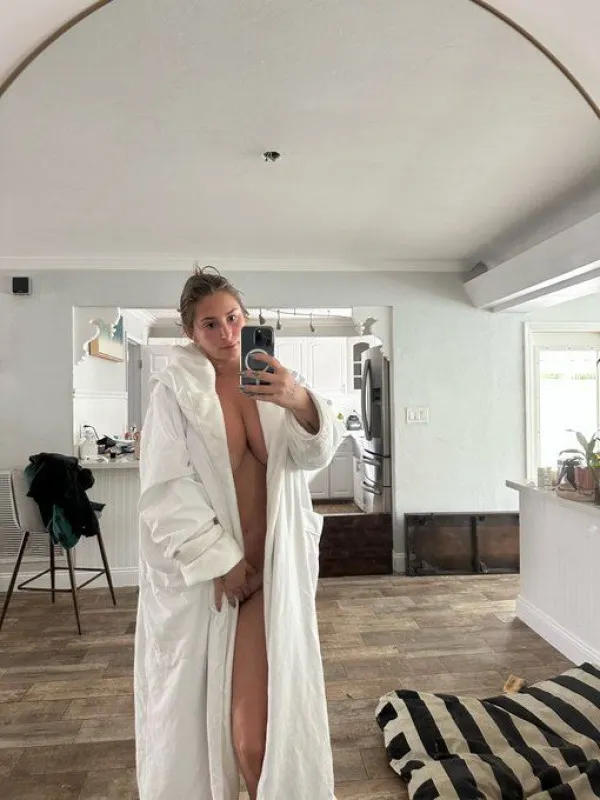 Alina Becker Avatar Bg