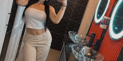 Hello I'm Aranza. I'm 21 years old a Venezuelan girl