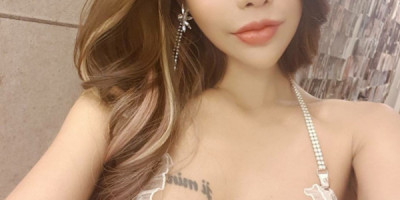 Nicole Hey Baby My name is Nicole 21yo Korea babe. I am currently