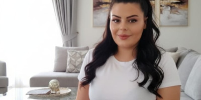 مرحبا كيف حالك دعنا نلتقي ونمارس الجنس ا