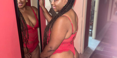 Bellissima colombiana con grandi curve molto calde