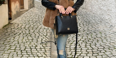 Serena plena educada delicada ama a natureza e ama sexo