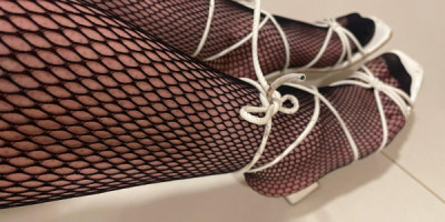 اليسا عمري 20من عمان ليدي بوي اتصل بي عبر الواتس