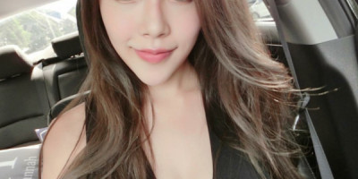 Vivi Hi Hey gentlemen I'm Vivi I am the total package. With long
