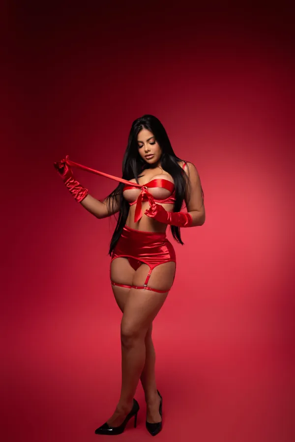 Luana Avatar Bg