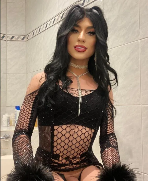 Mirela Trans Avatar Bg