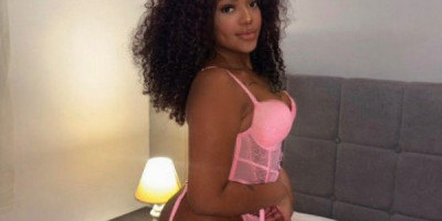 Je suis une brune portugaise au regard intense et au sourire qui promet des secrets.