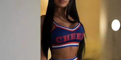 Je suis une femme à la peau ambrée et à la présence brûlante.