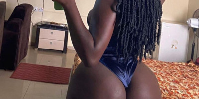 Masseuse très belle avec bon matériel de massage et différent type de massage endroits très calme et sécurisé