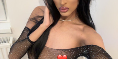 Karina top trans dotată 18 ani vă aștept la locația mea