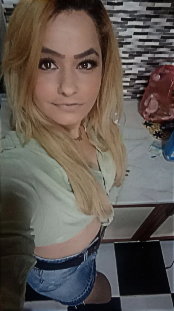 Leandra Avatar Bg