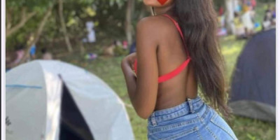 Jolie fille sexy avec Jolie corps gros fesse et gros seins
