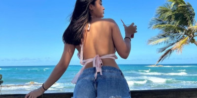 Hello my name maria I am 25 old . Brunette . Good service