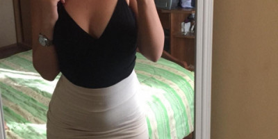APRETADITA Y MEGA SENSUAL Llego en chiquivestidito pegadito sexi con hermosas zapatill