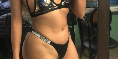 Ariana chica bronceadita adicta al sexo con unas ricas curvas muy peligrosas